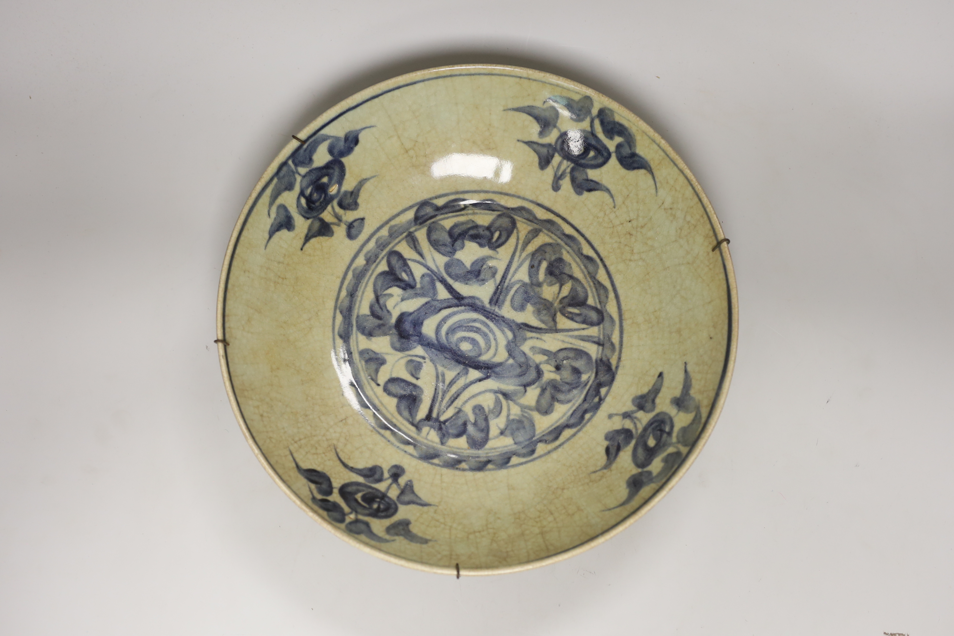 A Chinese late Ming Swatow blue and white dish, early 17th century dish, 33.5cm